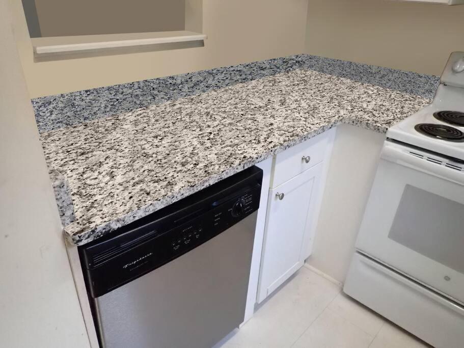 Bright And Cozy 1-Br Condo, Wifi ويلمنجتون المظهر الخارجي الصورة